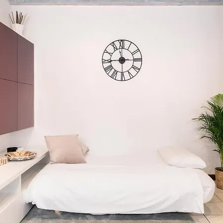 Astra-timeless Elegance In Center Apartment