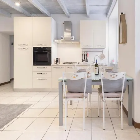 Daire Astra-timeless Elegance In Center