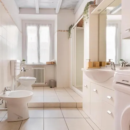 Astra-timeless Elegance In Center Apartment *