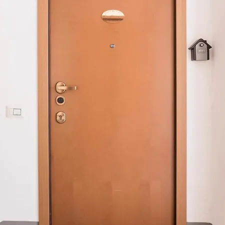 Astra-timeless Elegance In Center Daire