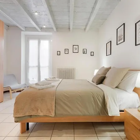 Astra-timeless Elegance In Center Apartment Como