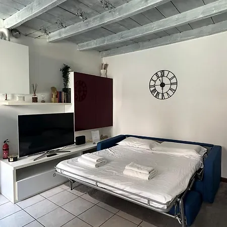 Astra-timeless Elegance In Center Комо