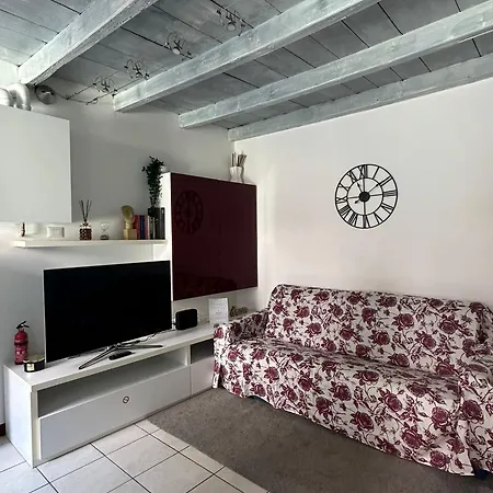 Astra-timeless Elegance In Center Daire Como