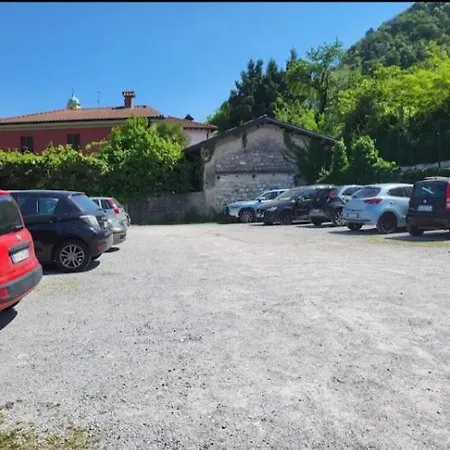 Astra-timeless Elegance In Center Daire